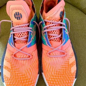 Size 8.5 mens Adidas Volume 2